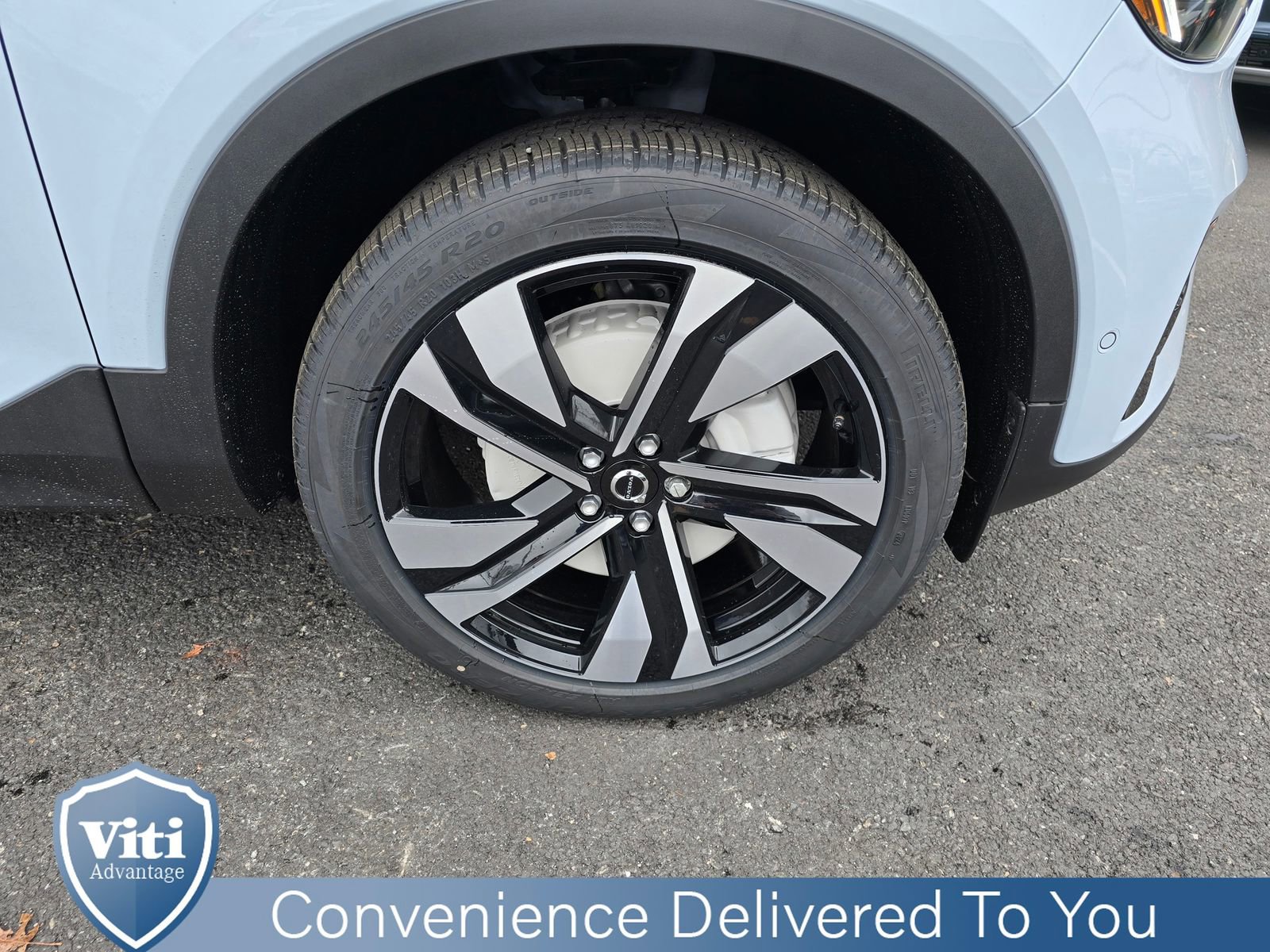 Used 2025 Volvo XC40 B5 Plus w/ Protection Package Premier image 10