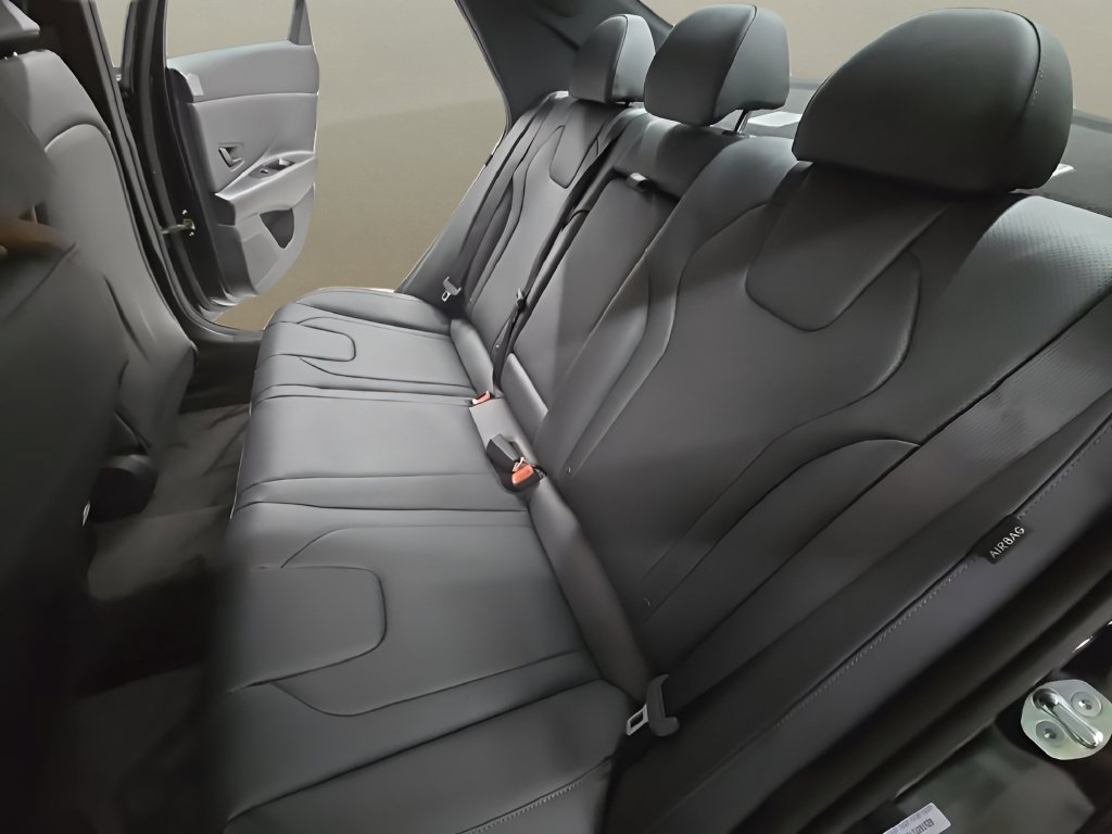 New 2026 Hyundai Elantra SEL Sport FWD image 18