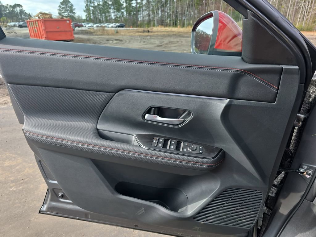 New 2026 Nissan Kicks SR FWD image 30