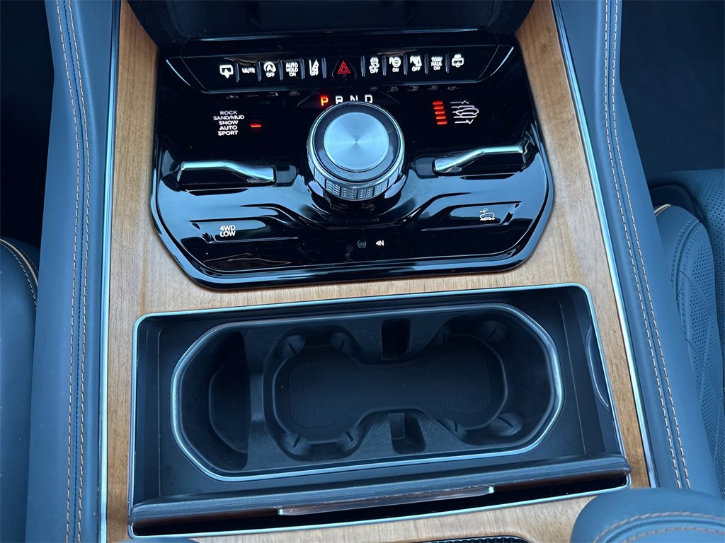 Used 2024 Jeep Grand Wagoneer Series III w/ HD Trailer Tow Package image 35