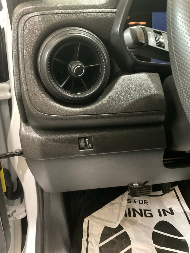 Used 2023 Chevrolet Colorado W/T image 8