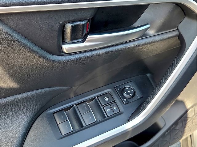 Used 2025 Toyota RAV4 XLE image 15
