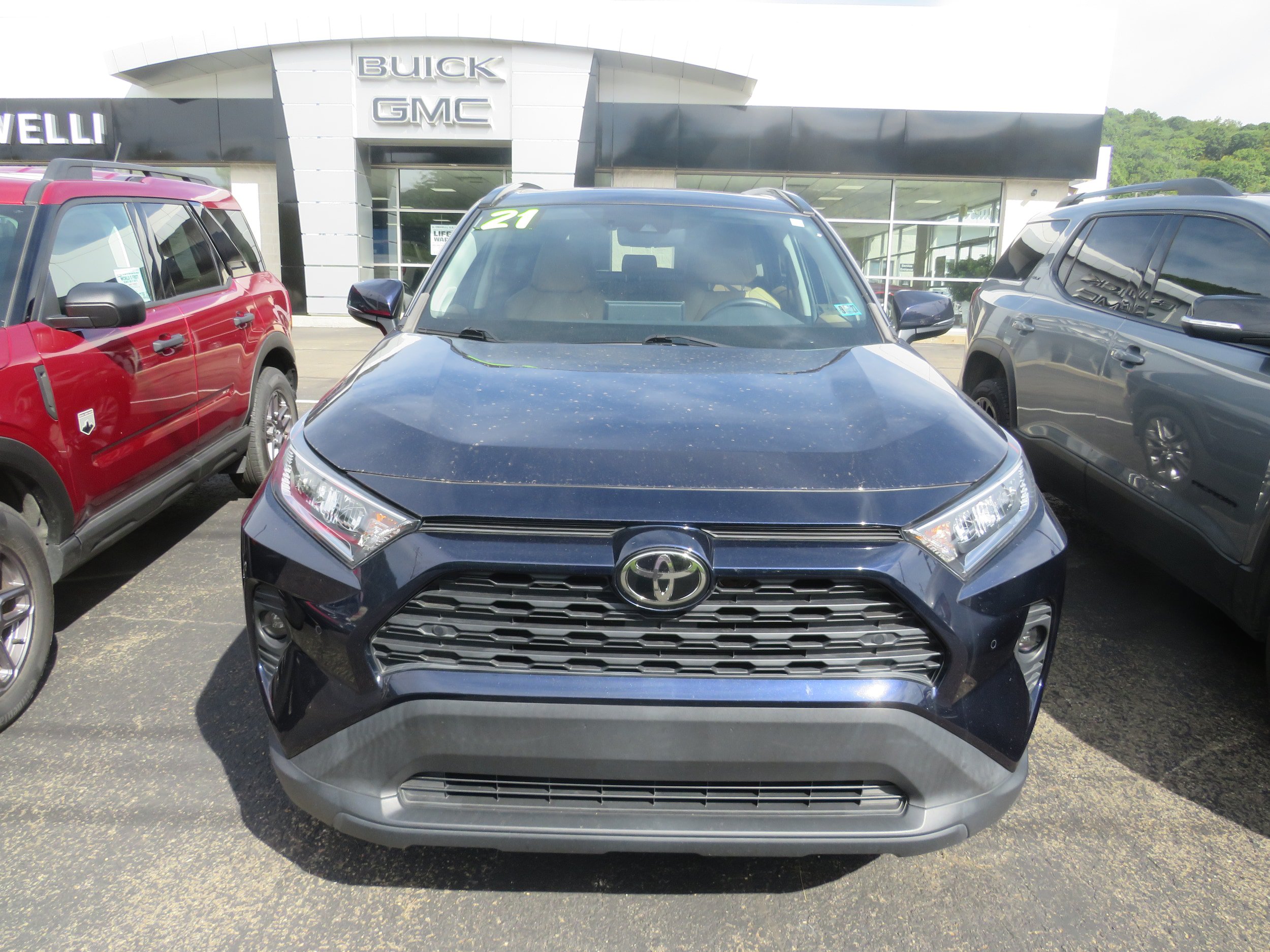 Used 2021 Toyota RAV4 XLE Premium AWD/4WD image 2