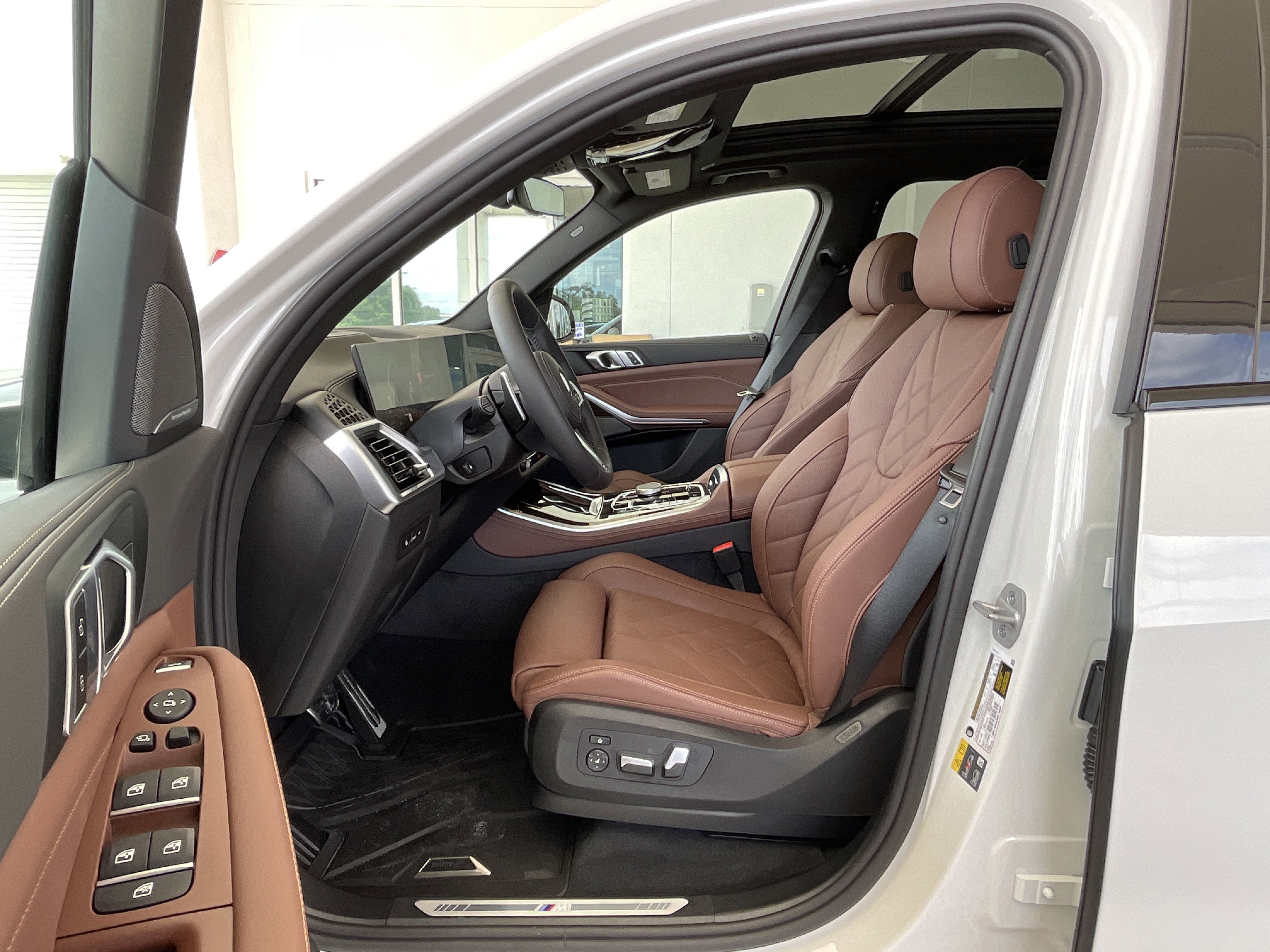 New 2026 BMW X5 xDrive50e w/ M Sport Package image 11