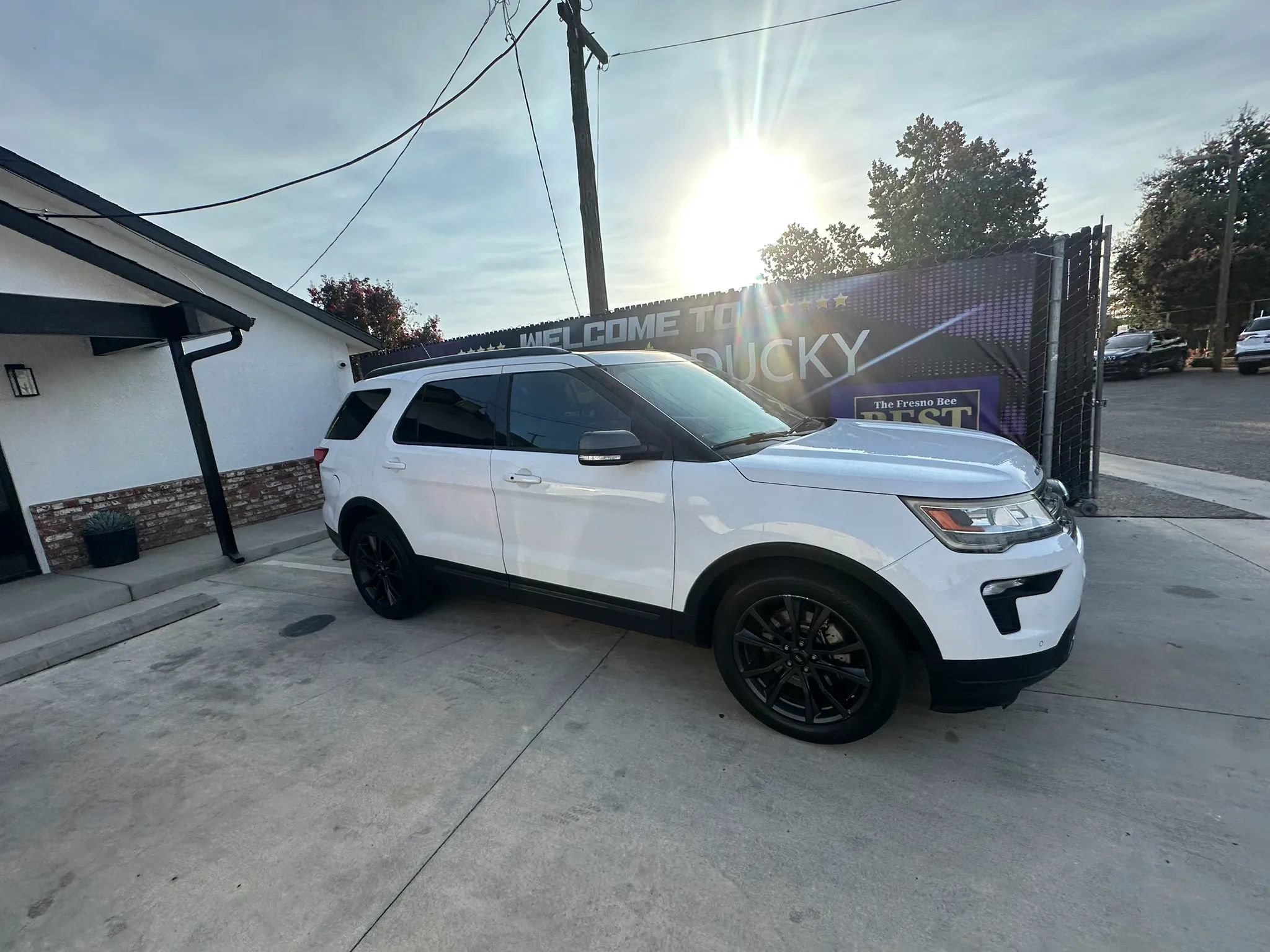 Used 2018 Ford Explorer XLT w/ Equipment Group 202A FWD image 4