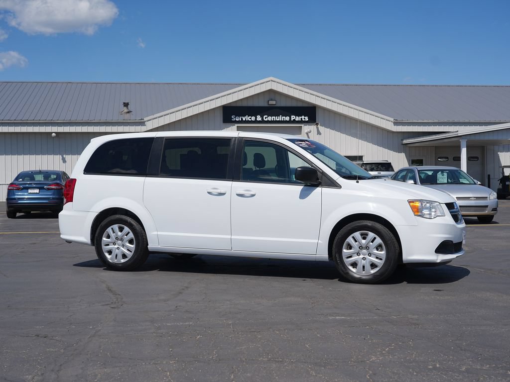 Used 2018 Dodge Grand Caravan SE w/ UConnect Hands-Free Group FWD image 2