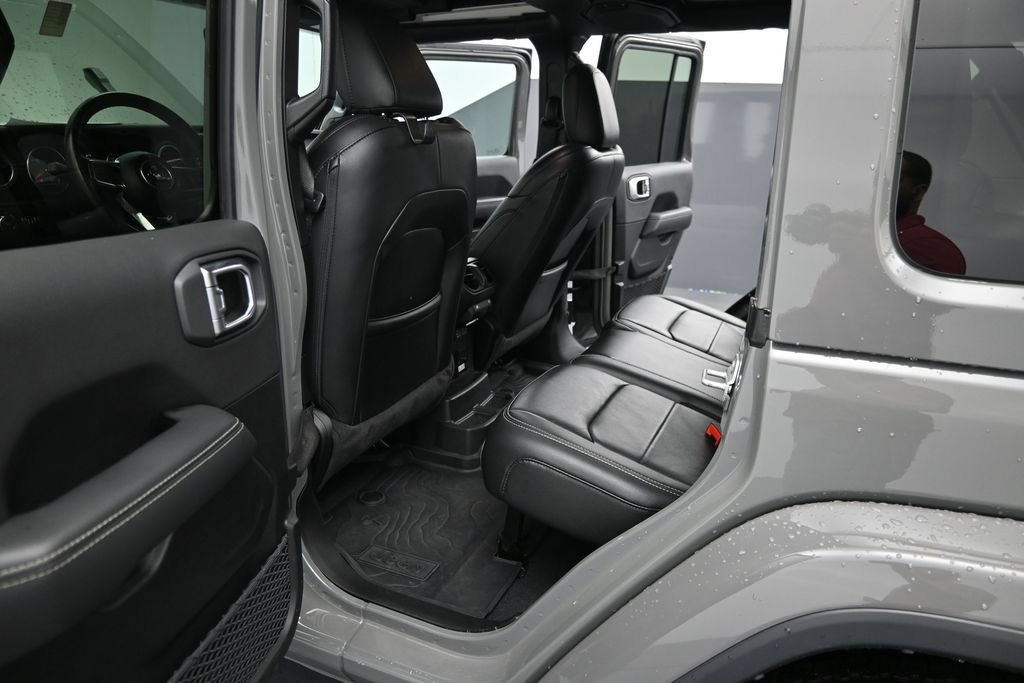 Used 2022 Jeep Wrangler Unlimited Sahara w/ LED Lighting Group AWD/4WD image 11