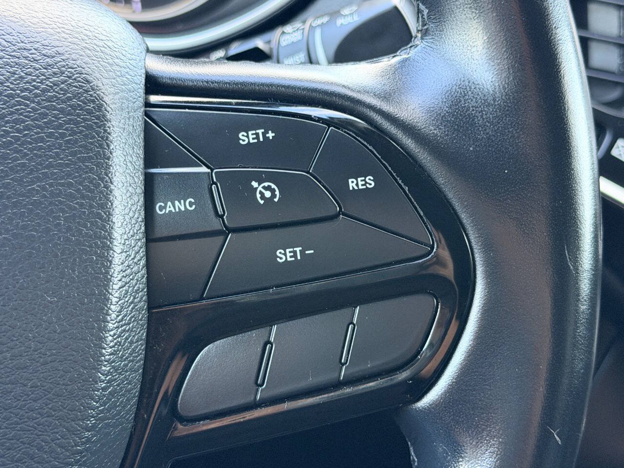 Used 2020 Jeep Cherokee Latitude Plus AWD/4WD image 29