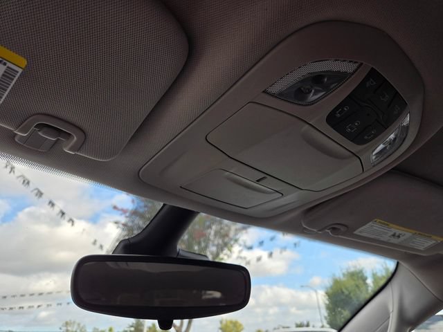 Used 2024 Chrysler Pacifica Touring-L FWD image 19