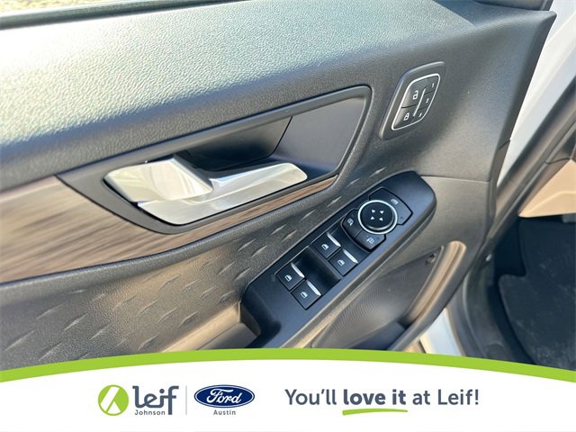 Used 2020 Ford Escape Titanium image 19