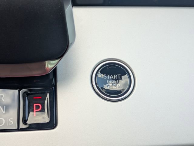 Certified 2025 Land Rover Range Rover SE image 43