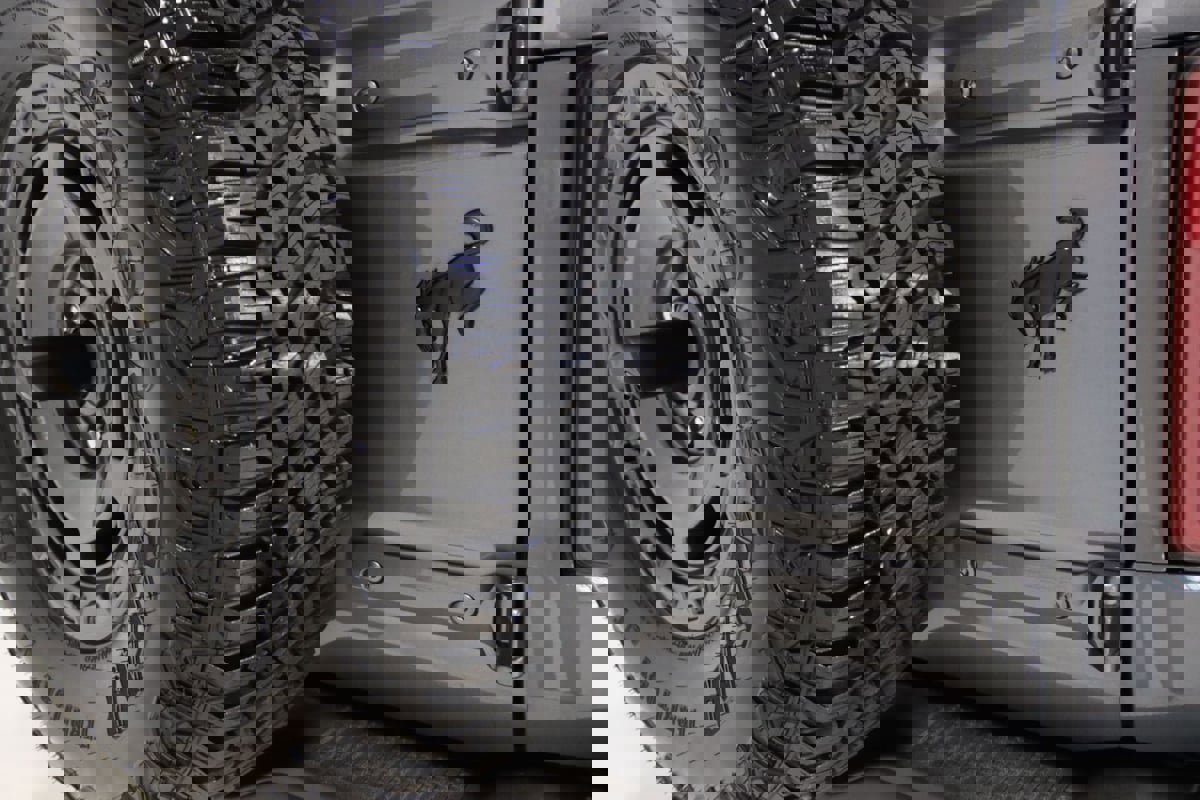 Used 2024 Ford Bronco Everglades image 11