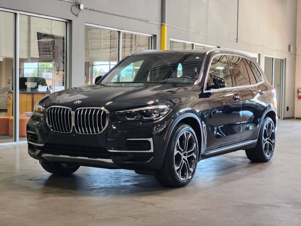 Used 2023 BMW X5 sDrive40i w/ Premium Package RWD image 3