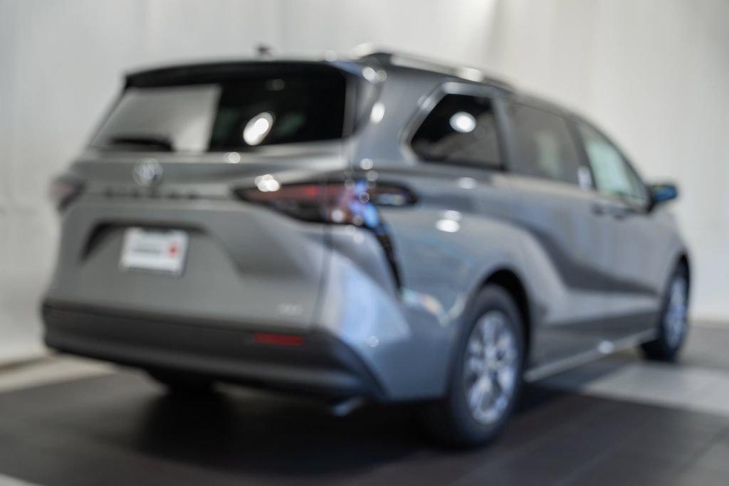 New 2026 Toyota Sienna XLE FWD image 4