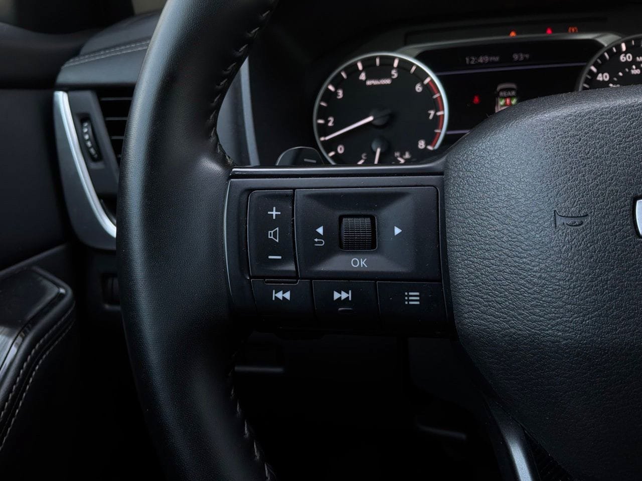 Used 2025 Nissan Rogue SV FWD image 33