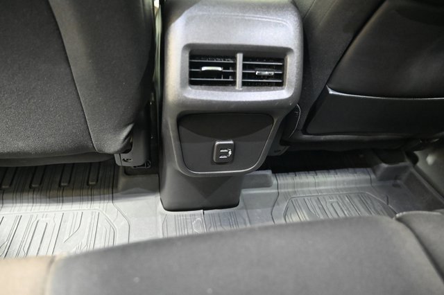 Used 2024 GMC Terrain SLE w/ Driver Convenience Package image 26