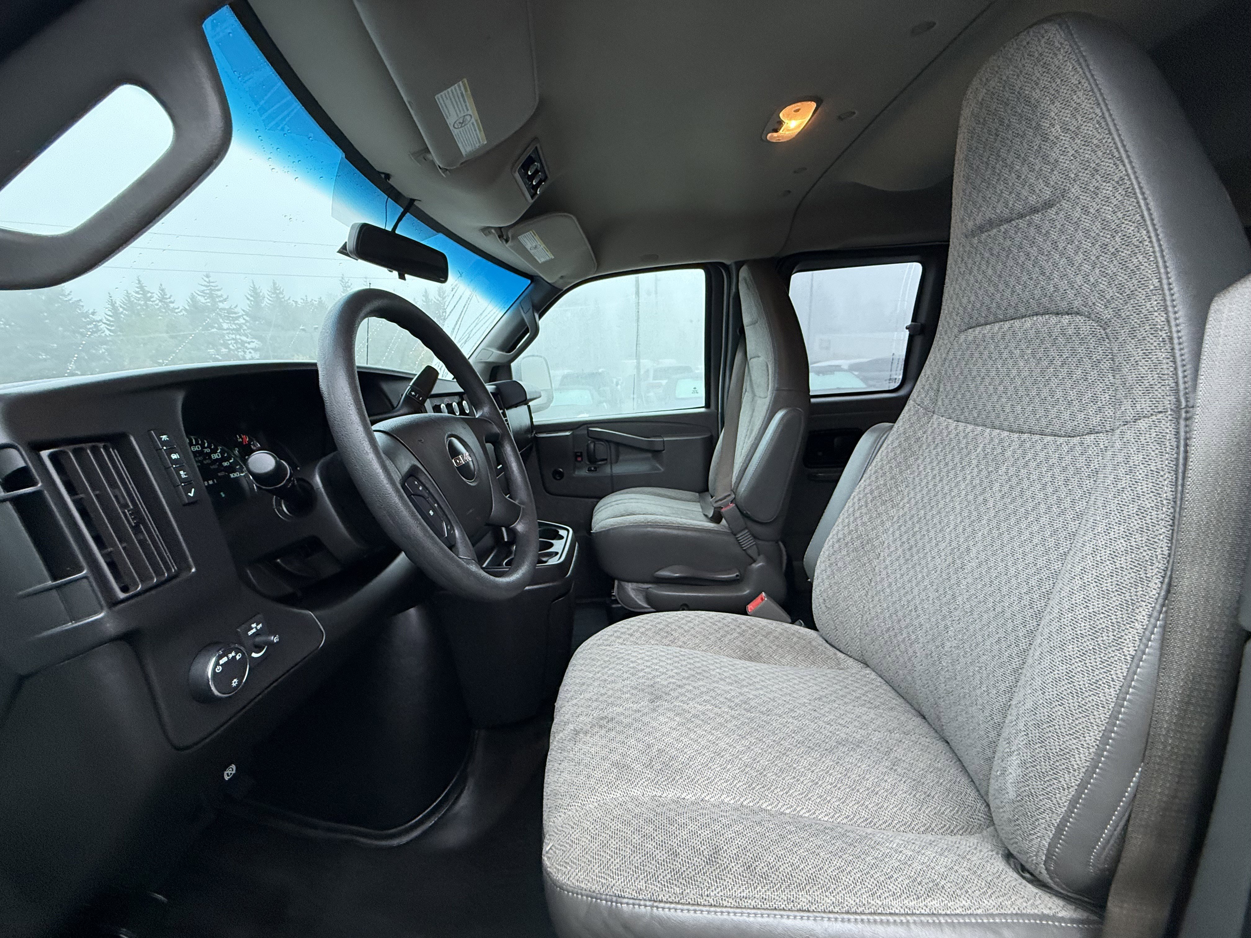 Used 2018 GMC Savana 3500 LT w/ LT Preferred Equipment Group image 17
