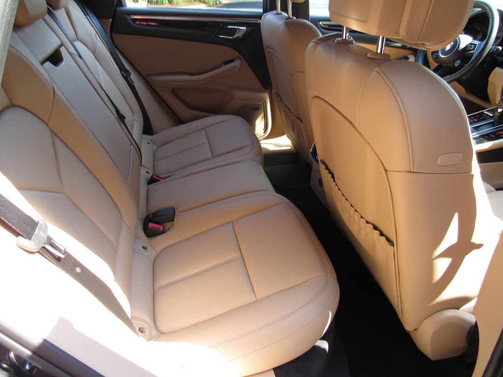 Certified 2026 Porsche Macan AWD/4WD image 19