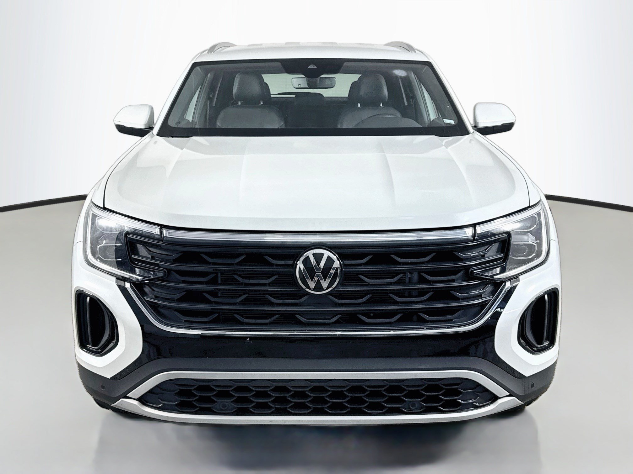 Used 2026 Volkswagen Atlas Cross Sport SE FWD image 2