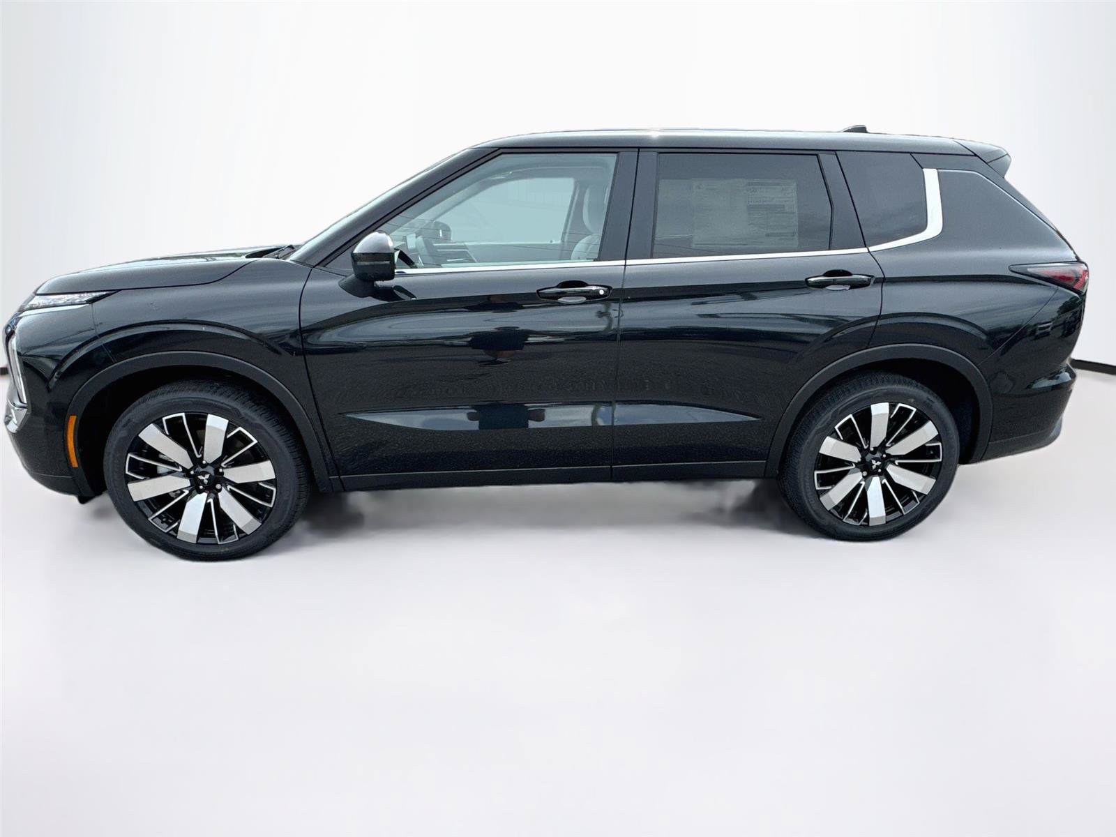 New 2026 Mitsubishi Outlander SE FWD image 2