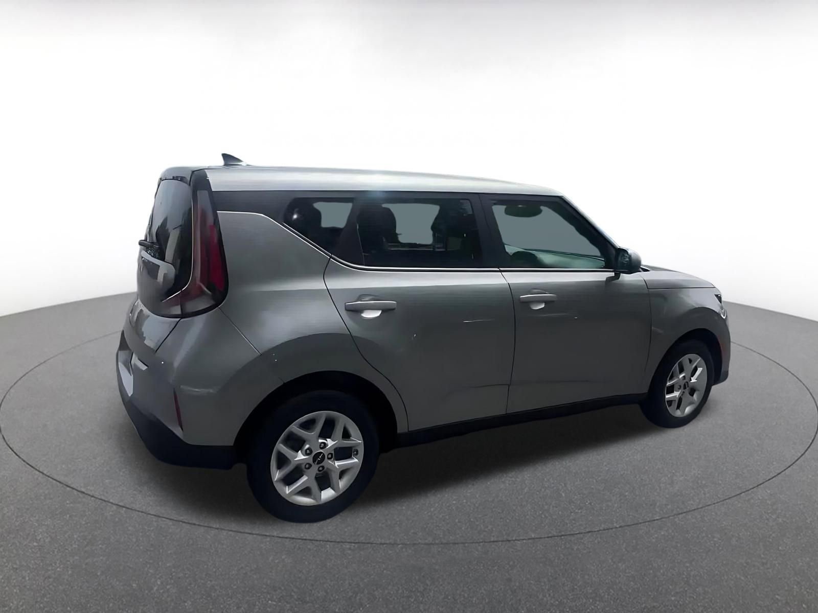 Used 2025 Kia Soul LX w/ LX Technology Package FWD image 14