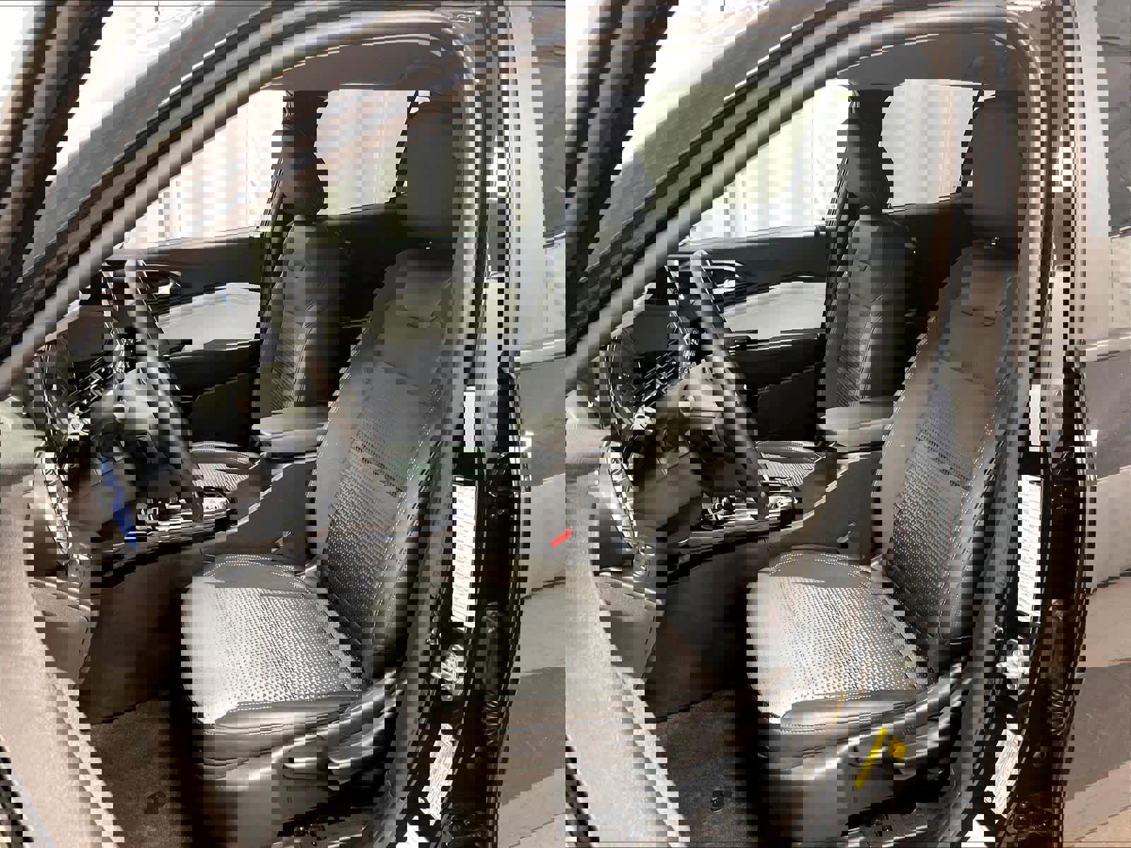 Used 2025 Chevrolet Trax LT w/ LT Convenience Package image 10