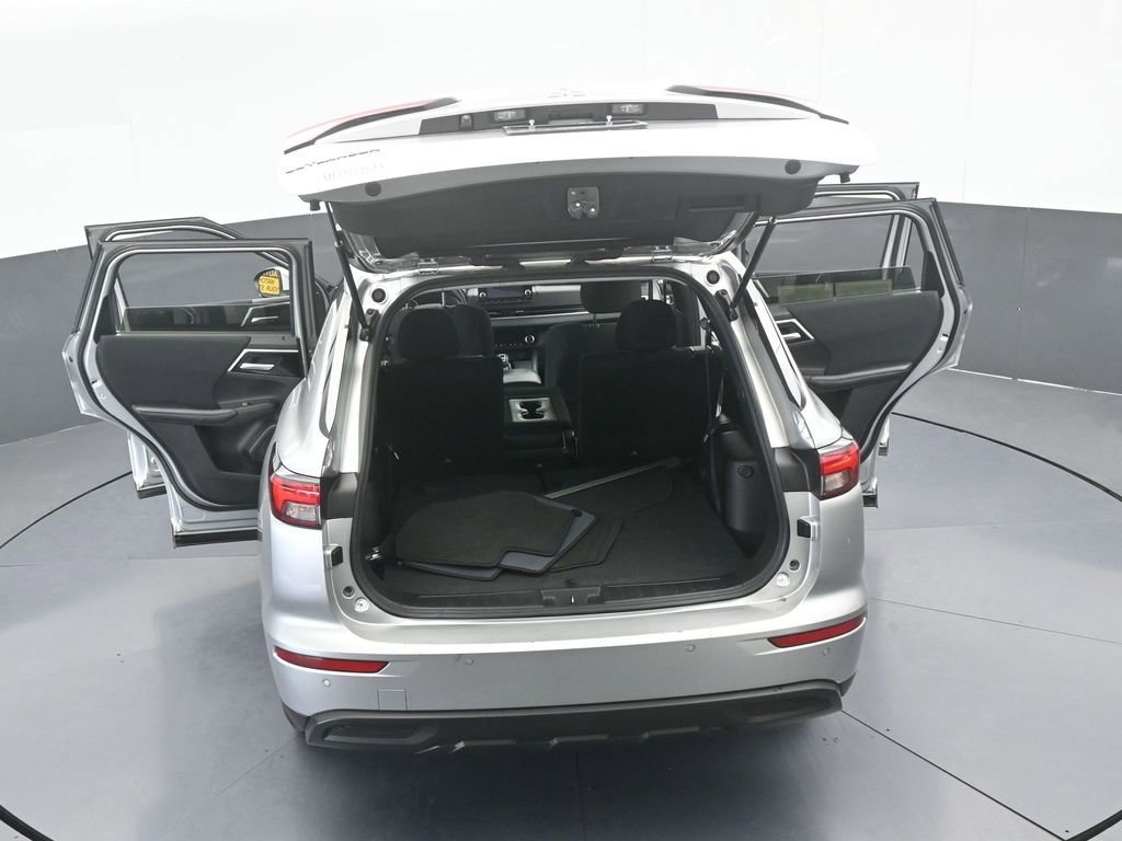 Used 2024 Mitsubishi Outlander ES image 31