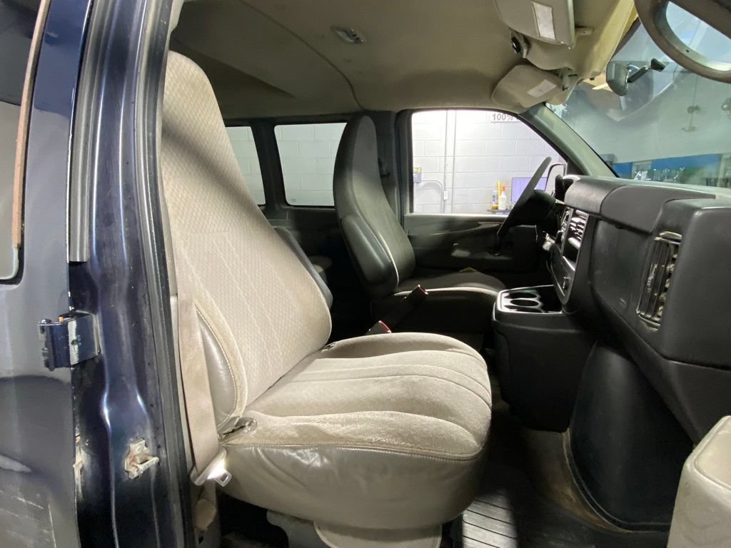 Used 2010 Chevrolet Express 3500 LT w/ LT Preferred Equipment Group RWD image 27