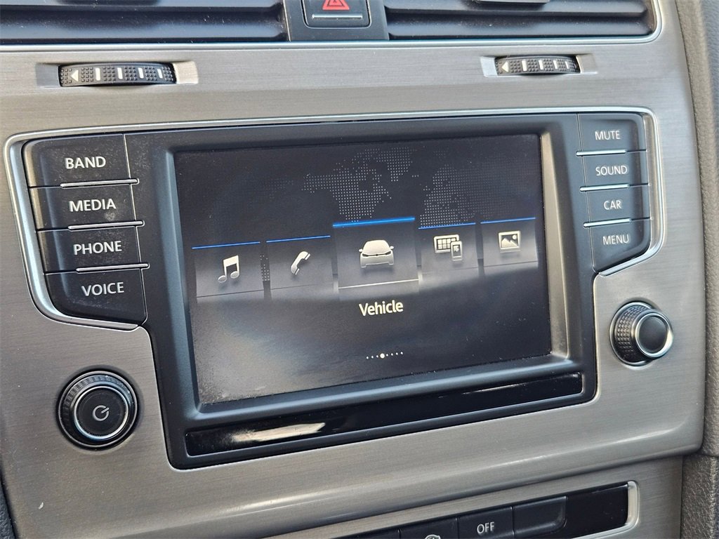 Used 2017 Volkswagen Golf 4-Door image 26