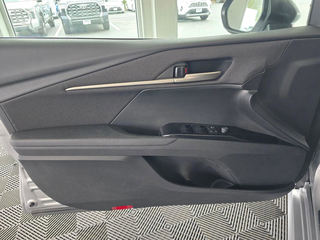 Used 2025 Toyota Camry LE FWD image 19