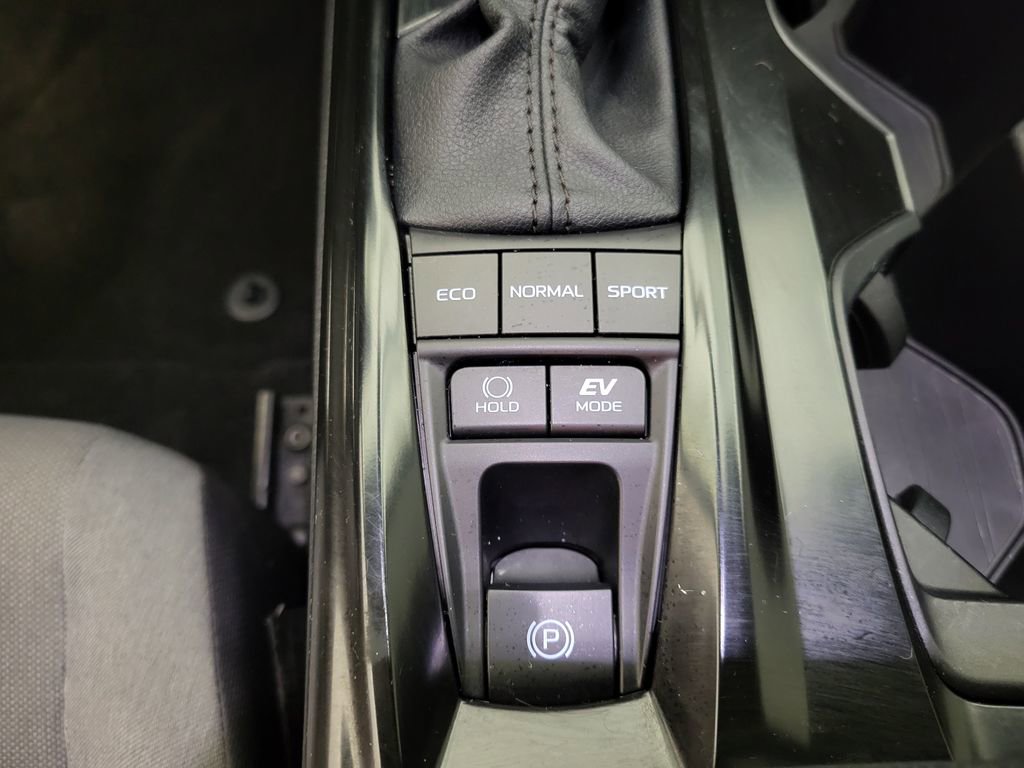 Used 2025 Toyota Camry LE image 6