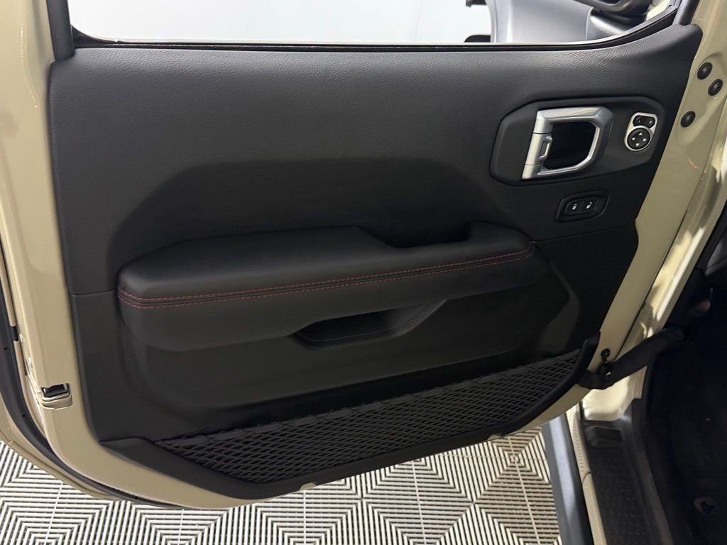 Certified 2022 Jeep Gladiator Rubicon w/ LED Lighting Group AWD/4WD image 26