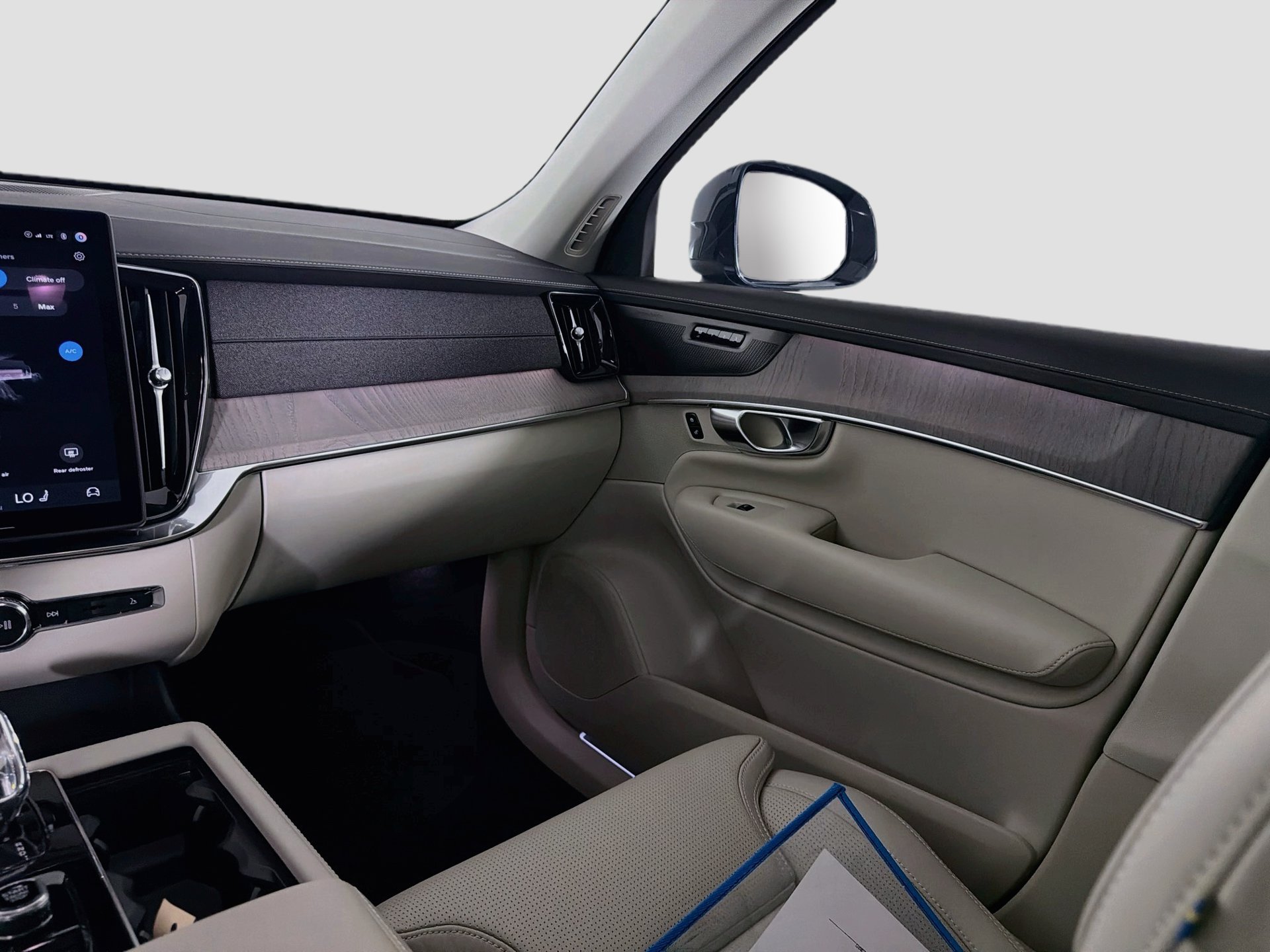 New 2027 Volvo XC90 T8 Ultra AWD/4WD image 24