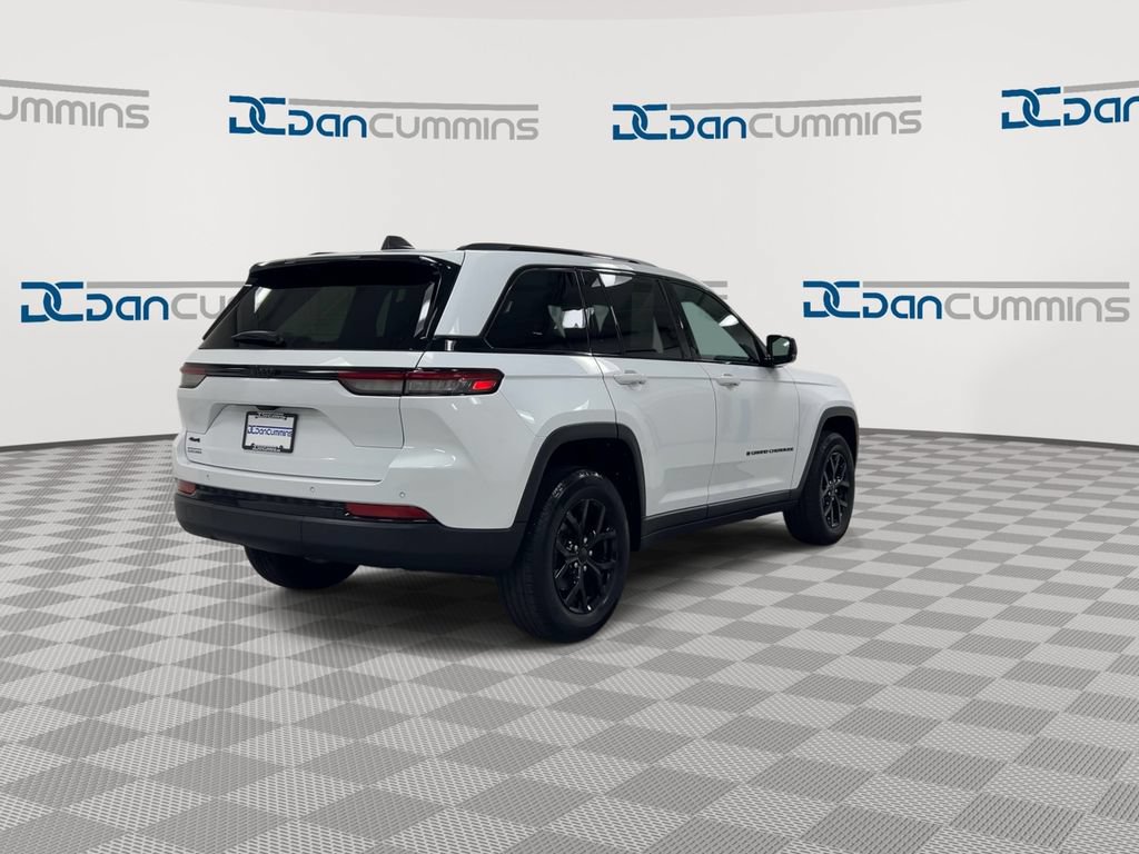 Used 2025 Jeep Grand Cherokee Altitude AWD/4WD image 8
