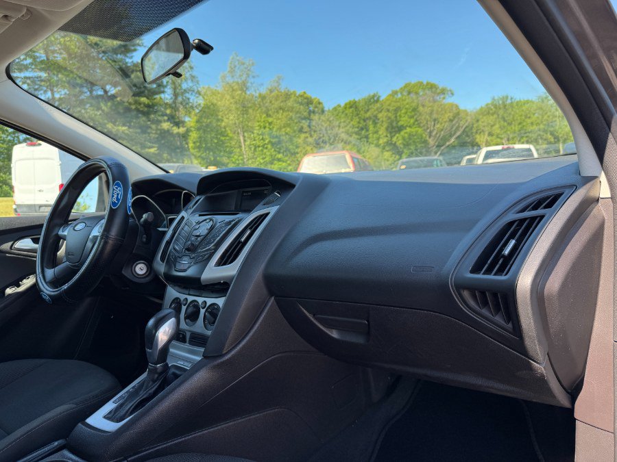 Used 2014 Ford Focus SE FWD image 19