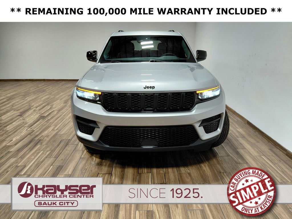 Certified 2025 Jeep Grand Cherokee Altitude AWD/4WD image 3