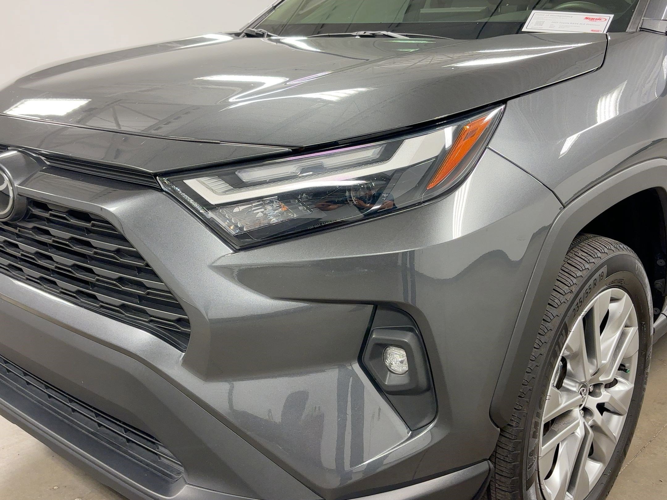 Used 2022 Toyota RAV4 XLE Premium image 11