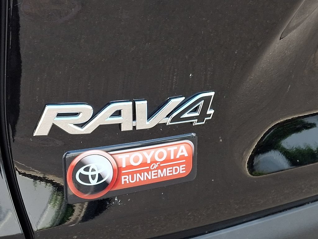 Certified 2022 Toyota RAV4 XLE Premium AWD/4WD image 30