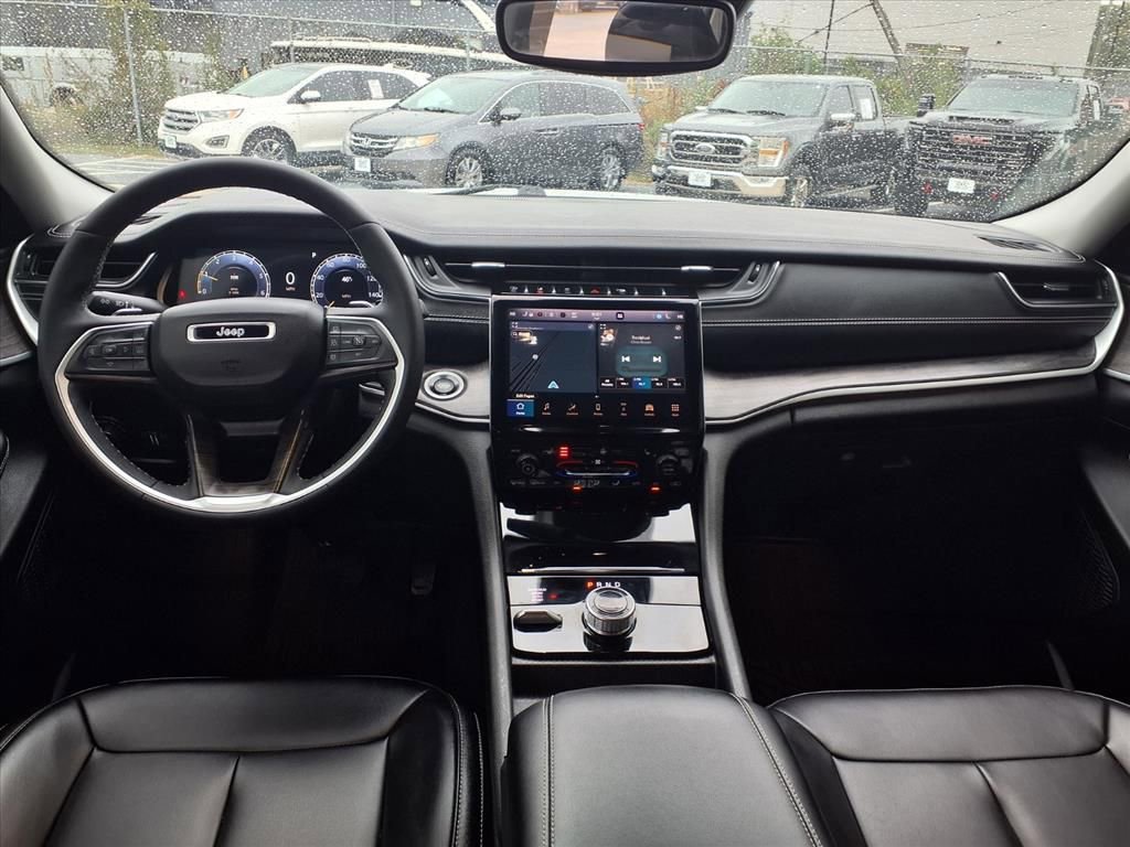 Used 2023 Jeep Grand Cherokee Limited image 3