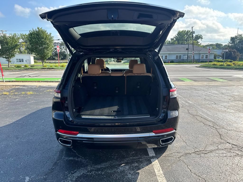 Used 2023 Jeep Grand Cherokee Summit AWD/4WD image 51