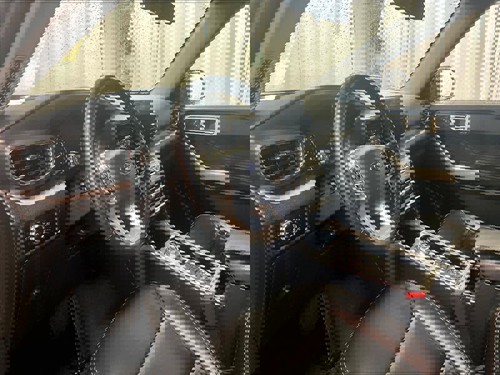 Used 2023 Ford Explorer XLT w/ Equipment Group 202A image 8