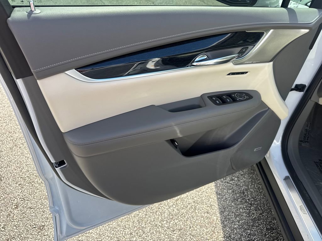 Used 2025 Cadillac XT6 Premium Luxury w/ Technology Package image 10