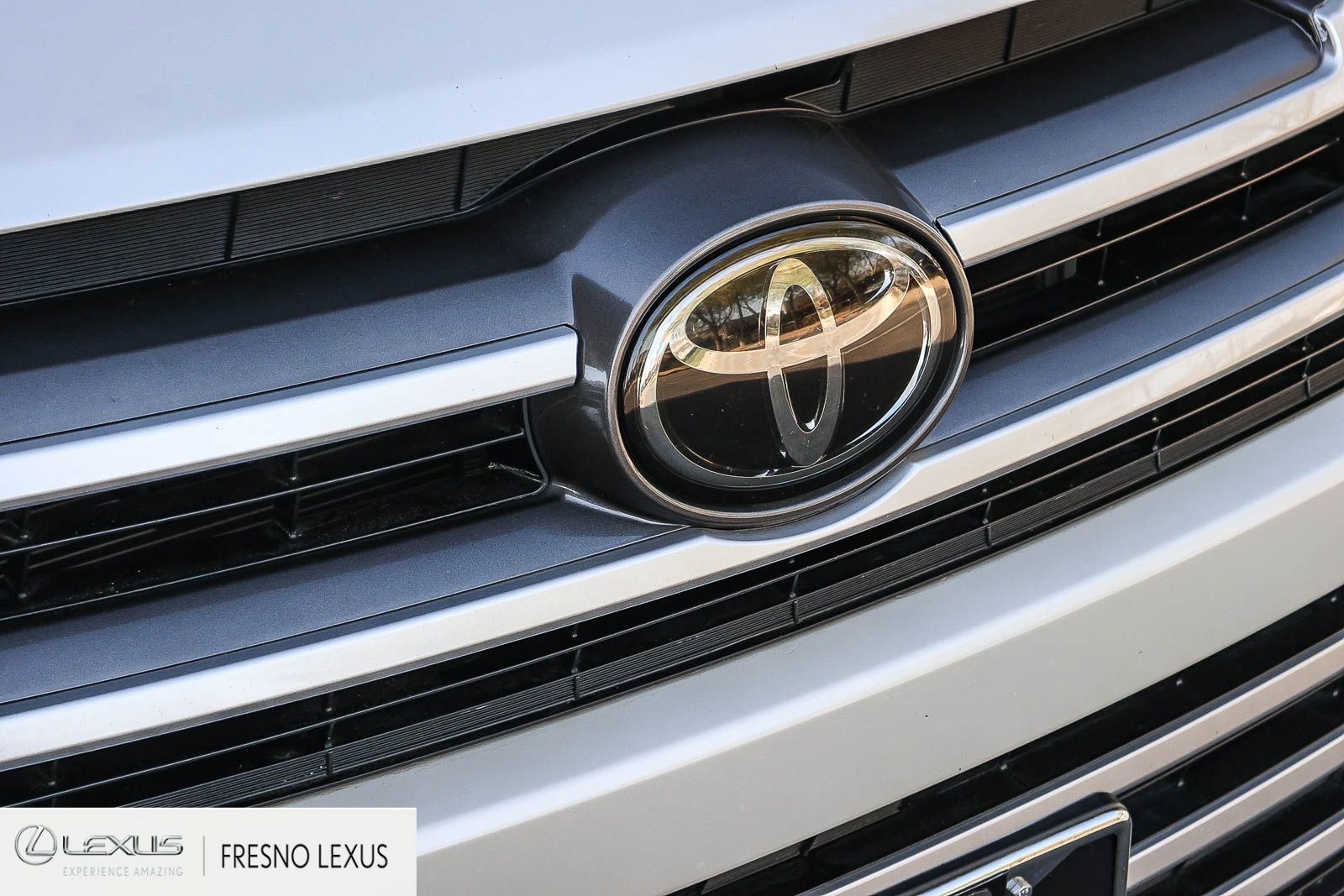 Used 2019 Toyota Highlander XLE w/ Carpet Mat Package (TMS) image 11