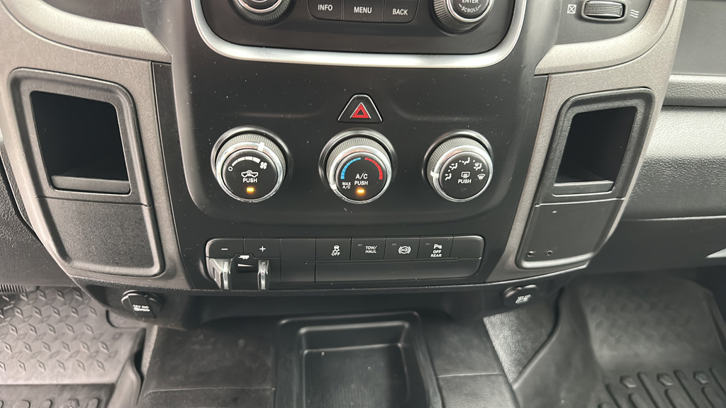 Used 2017 RAM 3500 Tradesman w/ Chrome Appearance Group AWD/4WD image 18