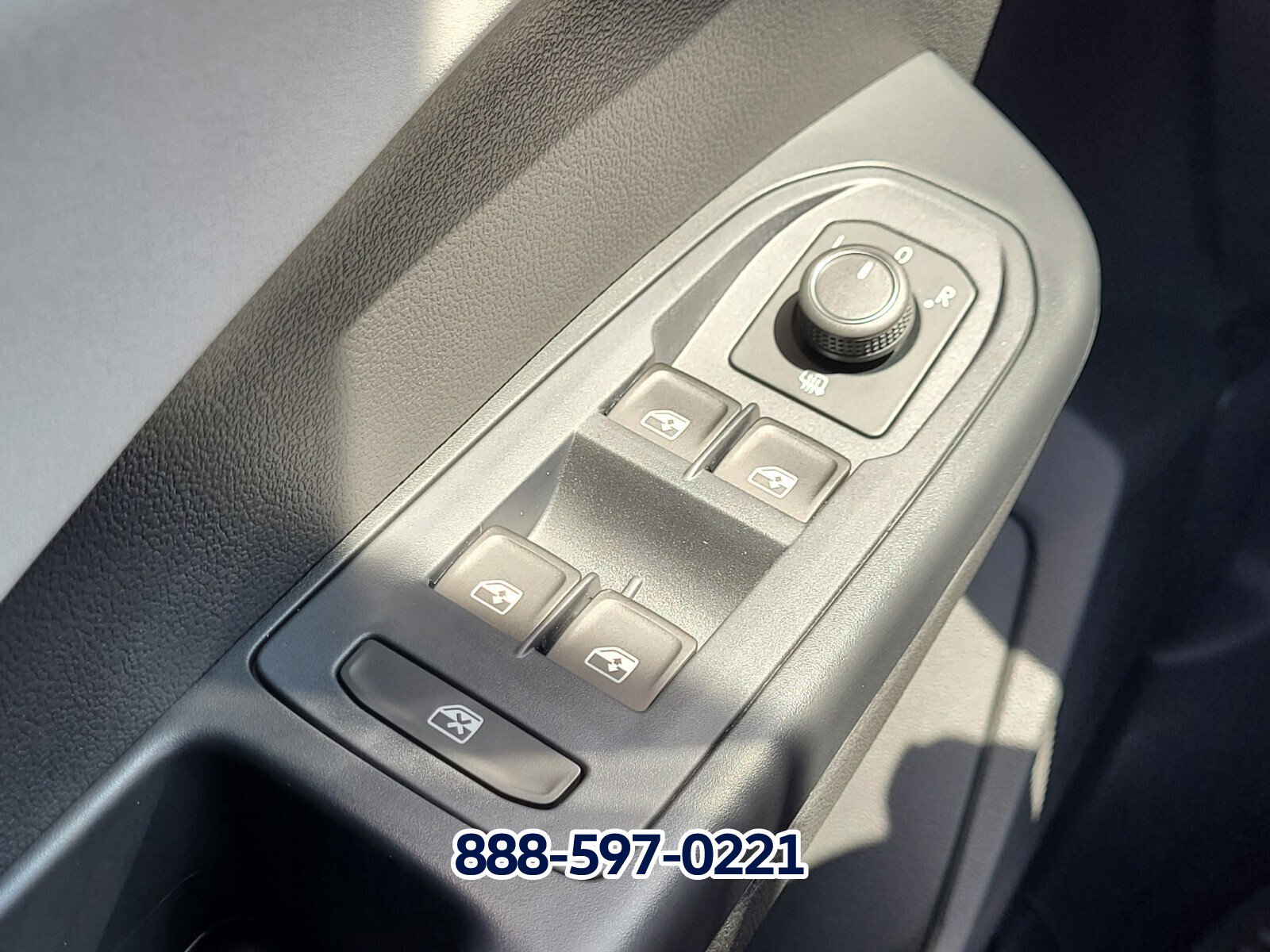 New 2025 Volkswagen Taos SE image 18