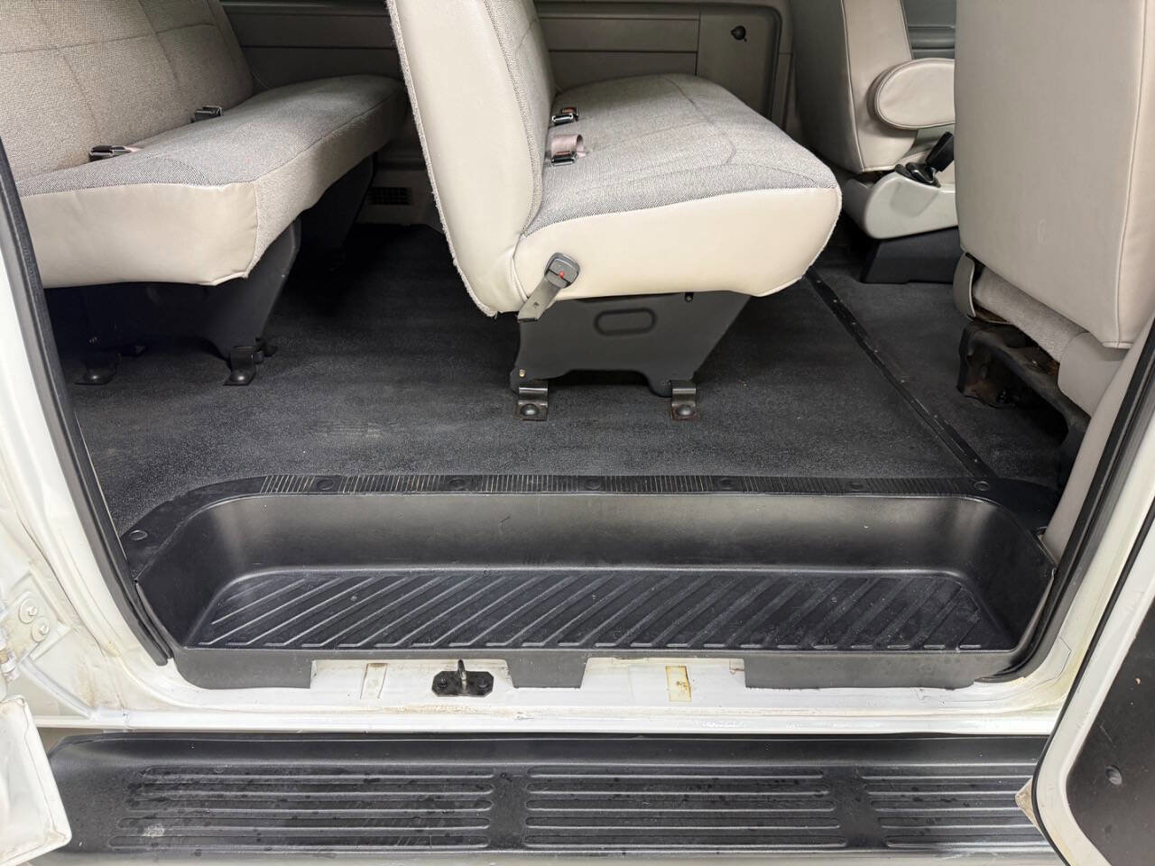 Used 2001 Ford E-350 and Econoline 350 XLT image 41