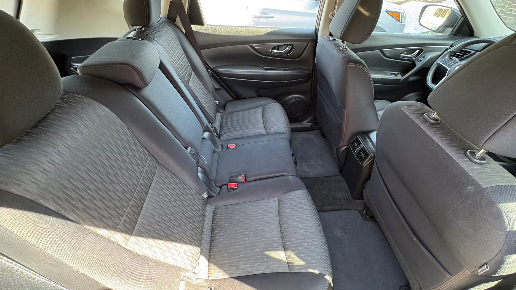 Used 2017 Nissan Rogue S image 28