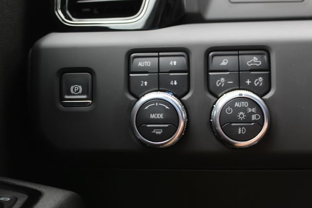 Used 2025 GMC Sierra 2500 AT4 AWD/4WD image 19