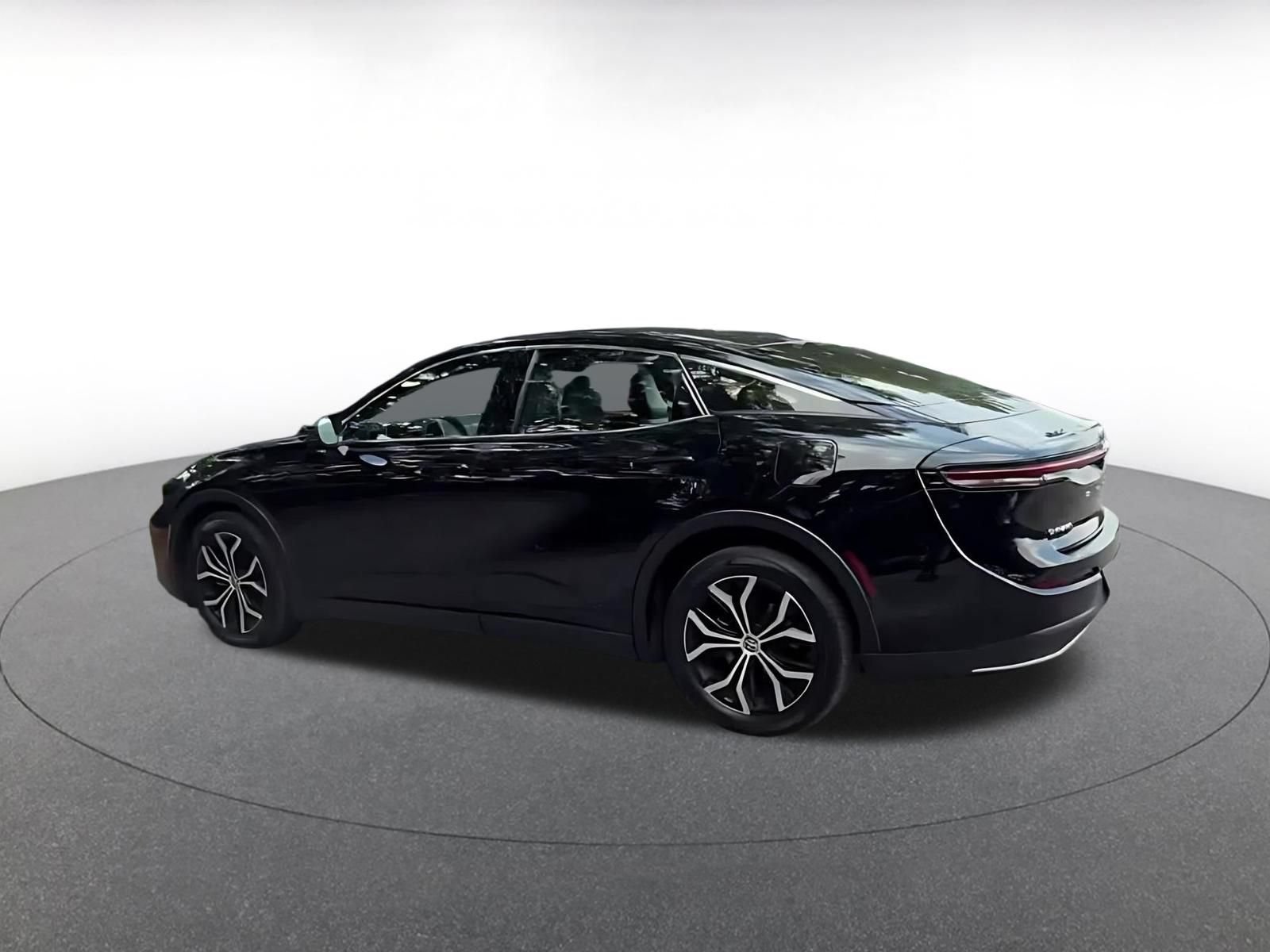 Used 2025 Toyota Crown AWD/4WD image 4