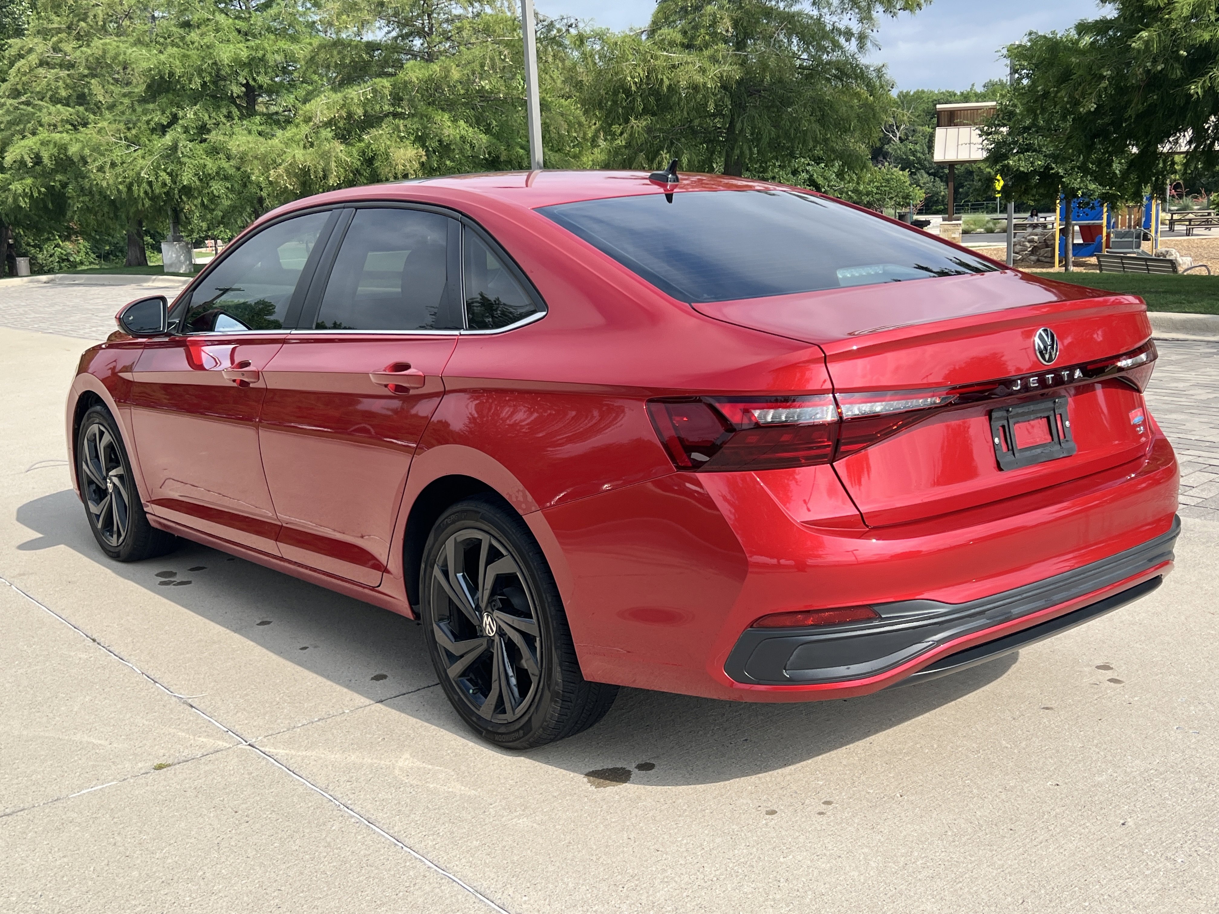 Used 2025 Volkswagen Jetta SE FWD image 8
